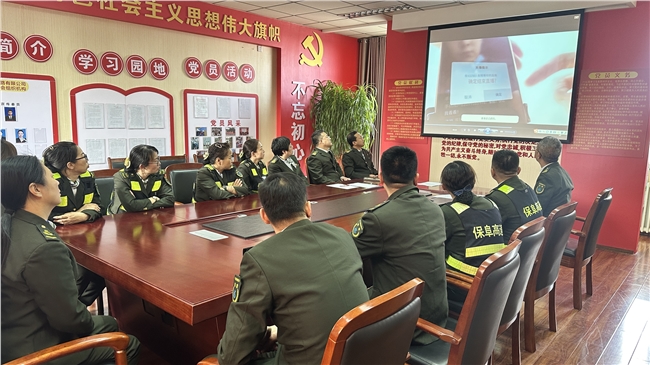 保定西收費站集中觀看宣傳片.JPG 保定西收費站集中觀看宣傳片.JPG